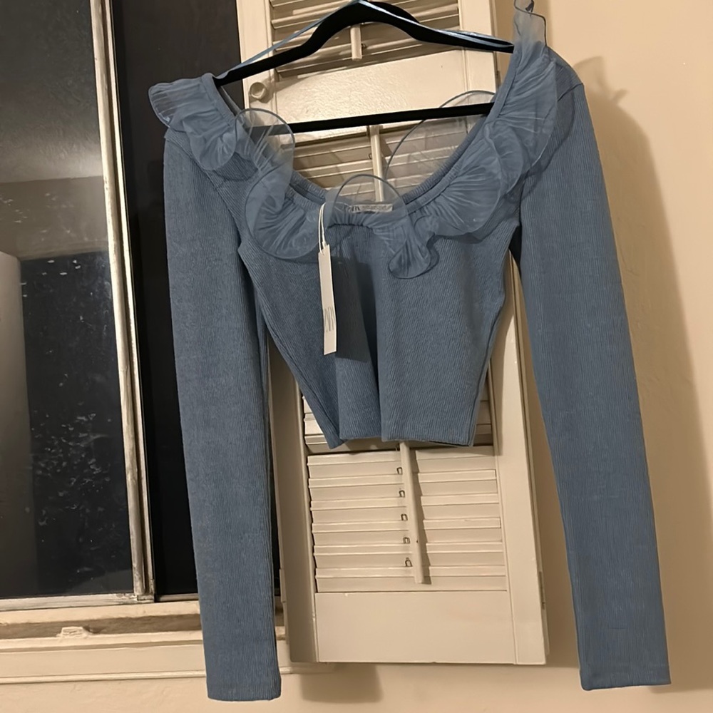 NWT. Zara cropped ruffed sweater